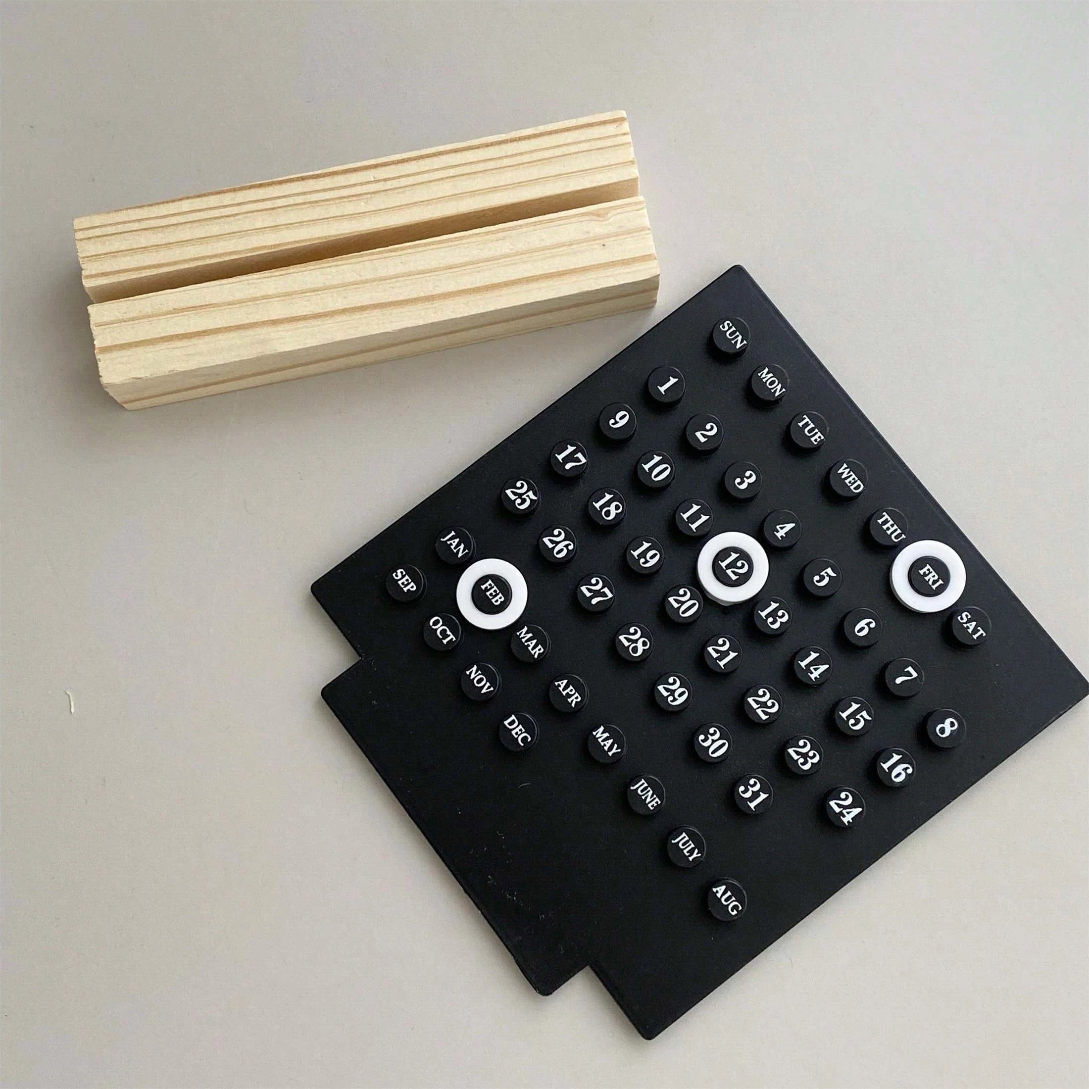 Ring-a-Date Calendar